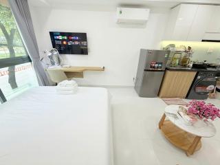Spacious & Modern Studio w Kitchen Fox Living Suites - 6