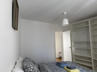 Beautiful 2-bedroom Apartment At La - 3