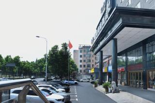 Kyriad Marvelous Hotel Yiyang Xiufeng Park - 3