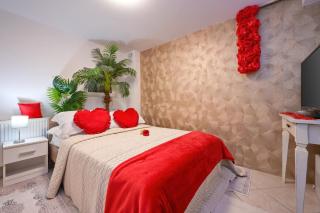 Luxury Villa Apartment - Private Jacuzzi & Sauna - 1
