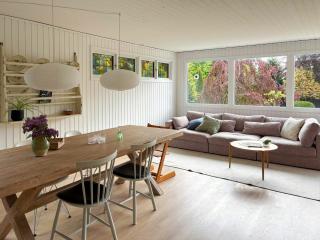 Classic Wooden House With Private Garden Near Sea - 7