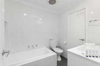 Seaside townhouse escape, stroll to the sea! - 8