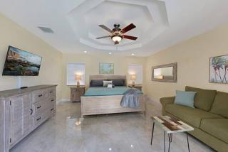 Home with pool by Dream Vacation - 9