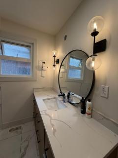 Vancouver Downtown Cozy Rooms- 10 Min Walk to FIFA Stadium - Free Parking - 6