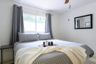 The peacock villa 1 by Dream Vacation - 4