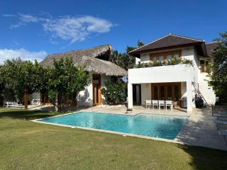Las Palmas Luxury Golf Villa 4-BR Getaway - 0