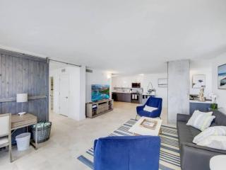 Luxury beachfront Condo by Dream Vacation - 7