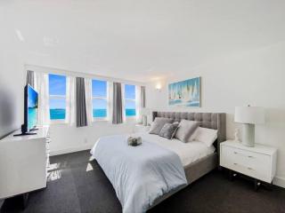 Luxury beachfront Condo by Dream Vacation - 2