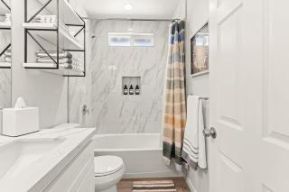 Simi-Valley Apartment by Dream Vacation - 3