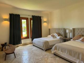 Las Palmas Luxury Golf Villa 4-BR Getaway - 4