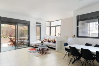 Mamad Modern & Elegant Duplex Xl Patio By Feelhome - 0