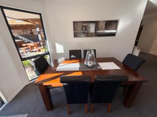 Sunny Kelvin Heights Home - Lake & Mountain Views - 1