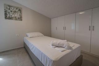 Superb Seafront Maisonette - 7