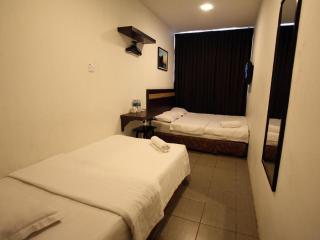 Place2Stay @ RH Plaza Hotel - 3