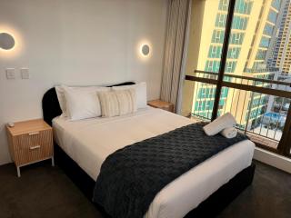 Renovated Orchid Ave Retreat Views & Parking 2 Bedroom Walk To Beach - 7