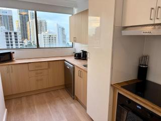 Renovated Orchid Ave Retreat Views & Parking 2 Bedroom Walk To Beach - 3