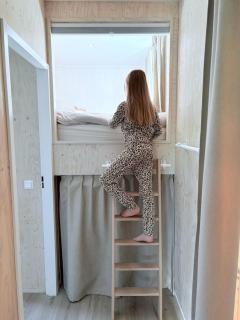 Ultiem ontspannen in luxe en design ingericht Tiny house Onyx in bosrijke omgeving - 2