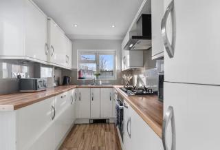 2-Bed Wallington, Sleeps 6, Parking, Near LGW - 5
