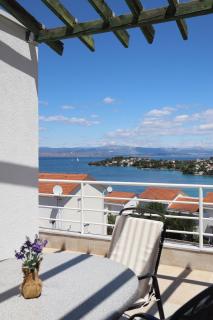 Peaceful Island Apartment with Stunning Sea View - 0