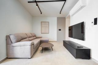 Luxury seafront homes opposite beach with WIFI and AC - 2