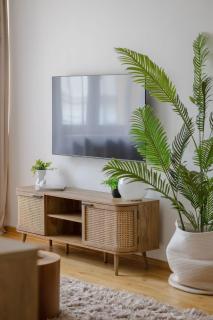 Stylish Apartment with a Balcony in the City Centre by Noclegi Renters - 3
