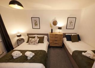Garden Relaxation, Fast City Centre Access, Secure Free Parking - 8