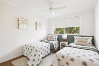 Burleigh Beachside Retreat - 5