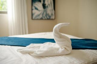 Chic poolside haven 3BR steps from the beach - 5