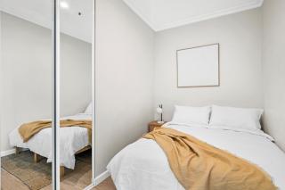 2BR Apt in Melb CBD with City Scape Views - 6