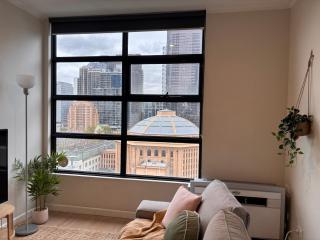 2BR Apt in Melb CBD with City Scape Views - 1