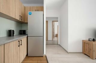Spacious Apartment in Wrocław with Desk and Parking by Noclegi Renters - 3