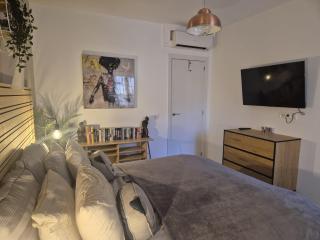 Newly Refurbished Luxury 3 Bed Duplex Apartment - 1