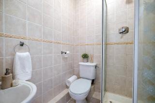 Modern Apartment Longford Town - 5