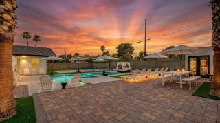 Vegas Luxury Retreat - Holidays Offer - 1 Day Free Spa Heating - Private Estate with Pool, Spa, Mini Golf, Pickleball Court - 6