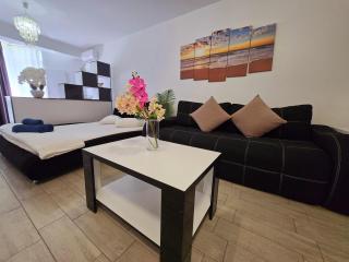 Holiday 1BR Apartment - Resort cu Piscina & Centru Spa langa plaja - 0