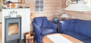 Traditional Family Cabin By Idyllic Tarn - 2