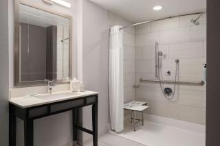 Courtyard by Marriott Boston Brookline - 8