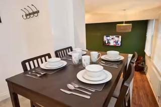 City Centre House, Sleeps 7, Parking Available, Perfect for Groups & Families - 7