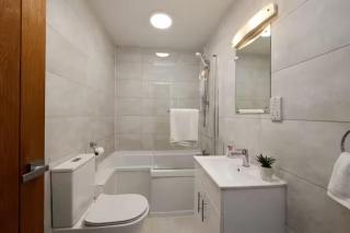 City Centre House, Sleeps 7, Parking Available, Perfect for Groups & Families - 8
