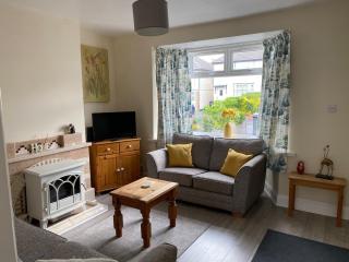 Rainbow Cottage - 0