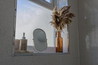 Stylish Spacious 2BR Near Darlington Hospital - 6