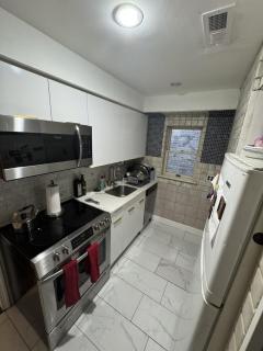 King Bed 1st Floor apartment Great location - 6