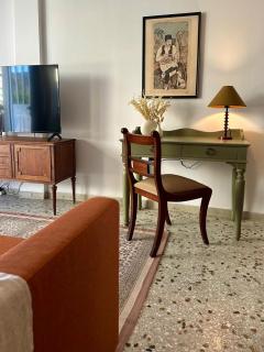 Curated Vintage Athenian apartment with Acropolis view - 3