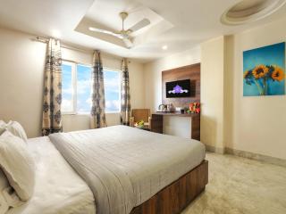 Hotel Purple Orchid Near Yashobhoomi - 2