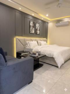The Luxe Luxury Studio center of Gulberg - 0