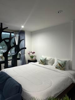 Grand Patong Service Apartment Black Coral - 8