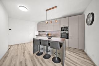 Stylish Central Flat - Balcony & Private Parking - 4