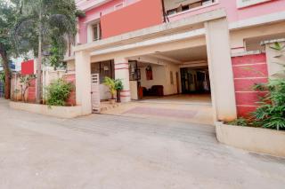 Collection O KPHB Metro Station Hyderabad Formerly Hillside - 1
