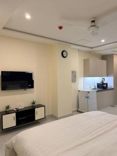 Demure Apartments Luxe Luxury Studio center of Gulberg - 3