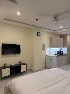 Demure Apartments Luxe Luxury Studio center of Gulberg - 2